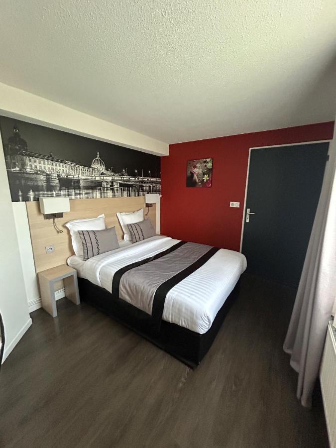 Logis Cris Hotel Et Restaurant, Lyon Sud-Est Corbas Εξωτερικό φωτογραφία