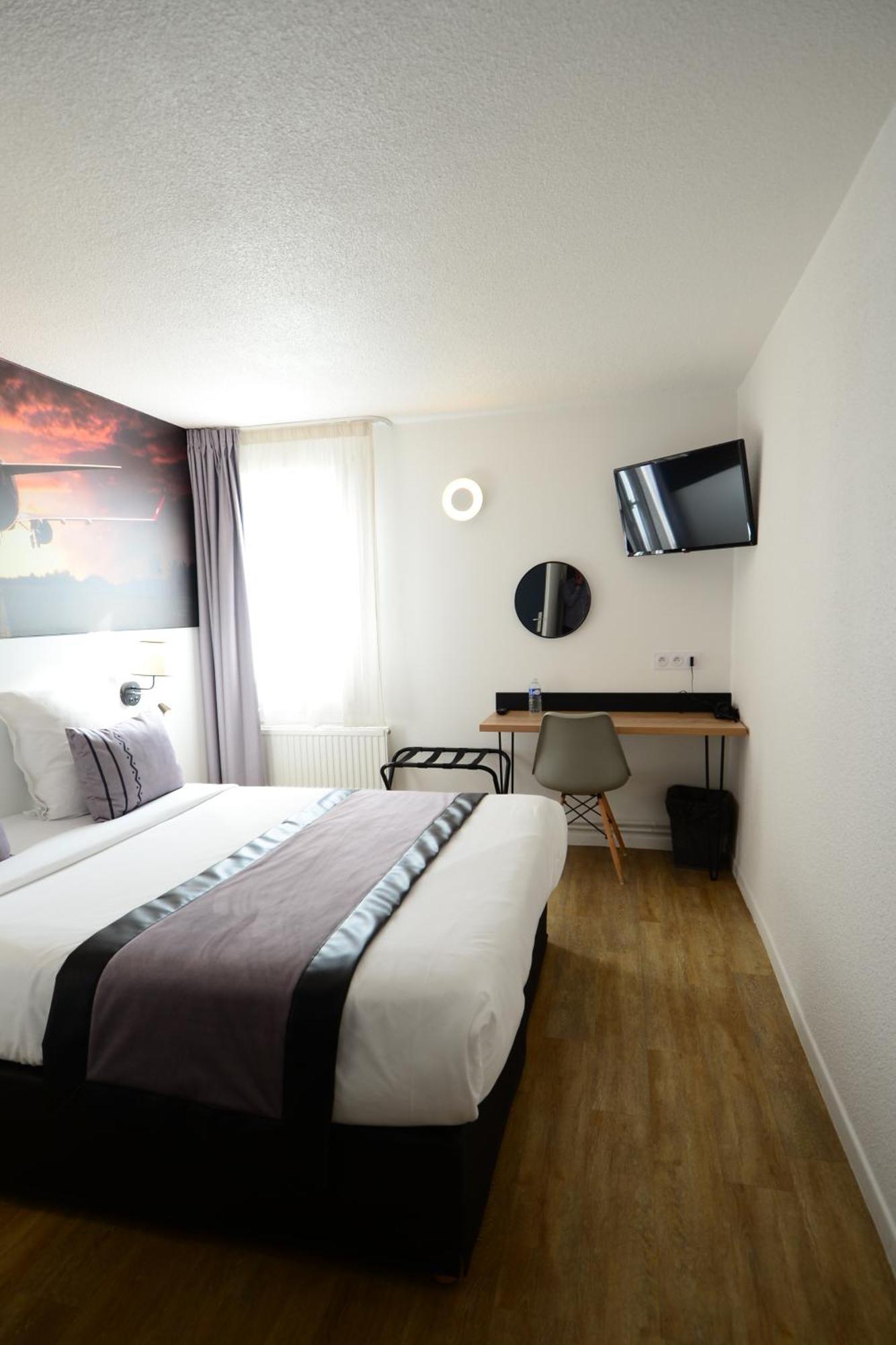 Logis Cris Hotel Et Restaurant, Lyon Sud-Est Corbas Εξωτερικό φωτογραφία