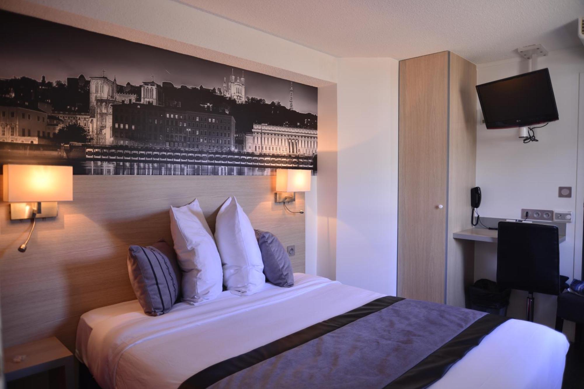 Logis Cris Hotel Et Restaurant, Lyon Sud-Est Corbas Εξωτερικό φωτογραφία