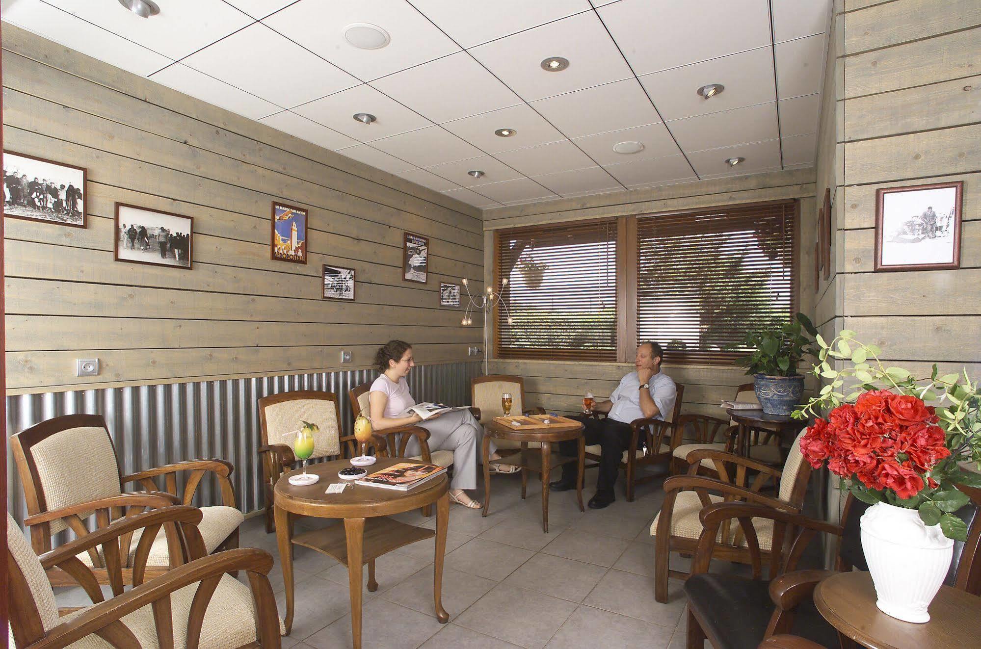 Logis Cris Hotel Et Restaurant, Lyon Sud-Est Corbas Εξωτερικό φωτογραφία