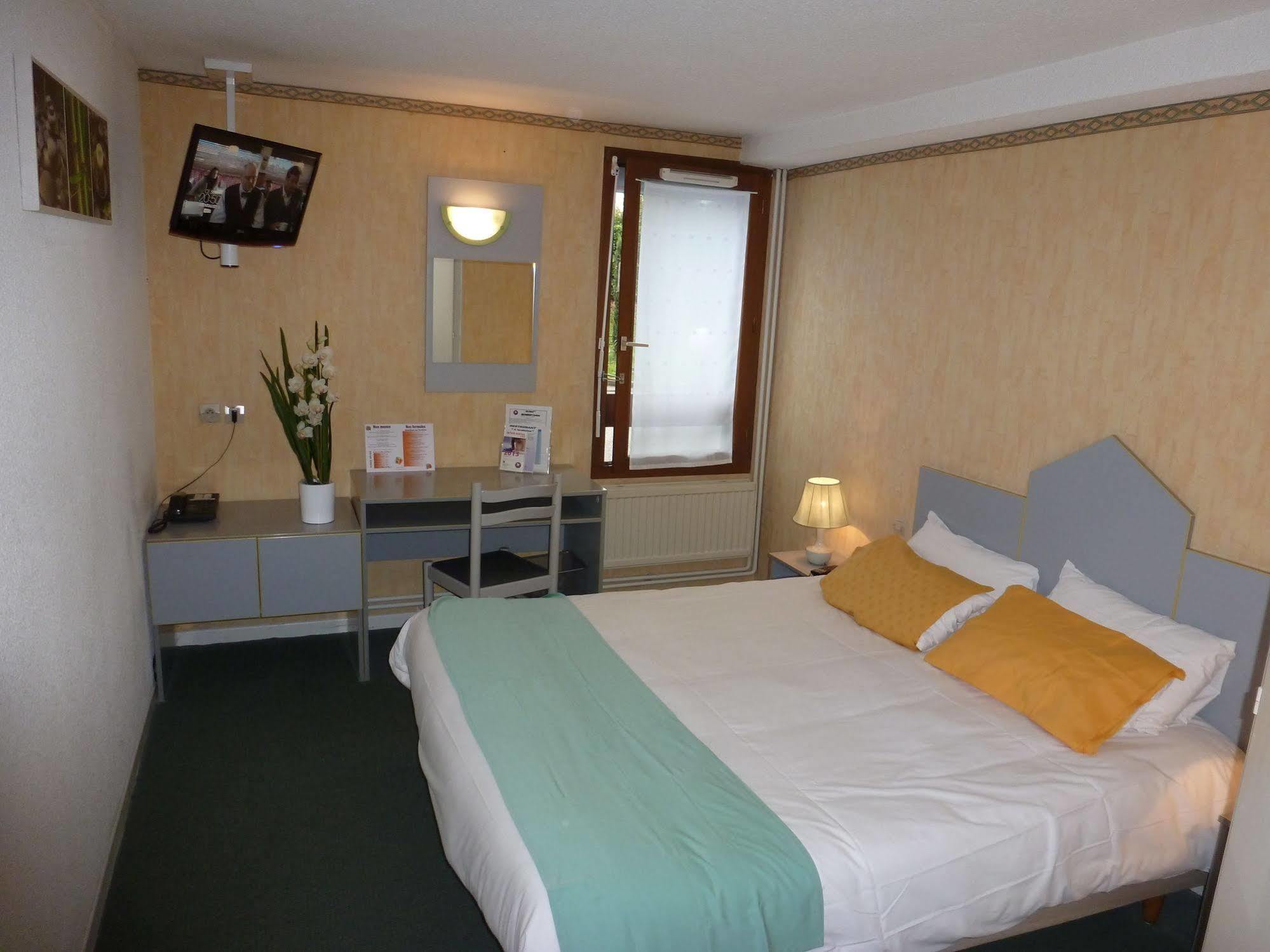 Logis Cris Hotel Et Restaurant, Lyon Sud-Est Corbas Εξωτερικό φωτογραφία