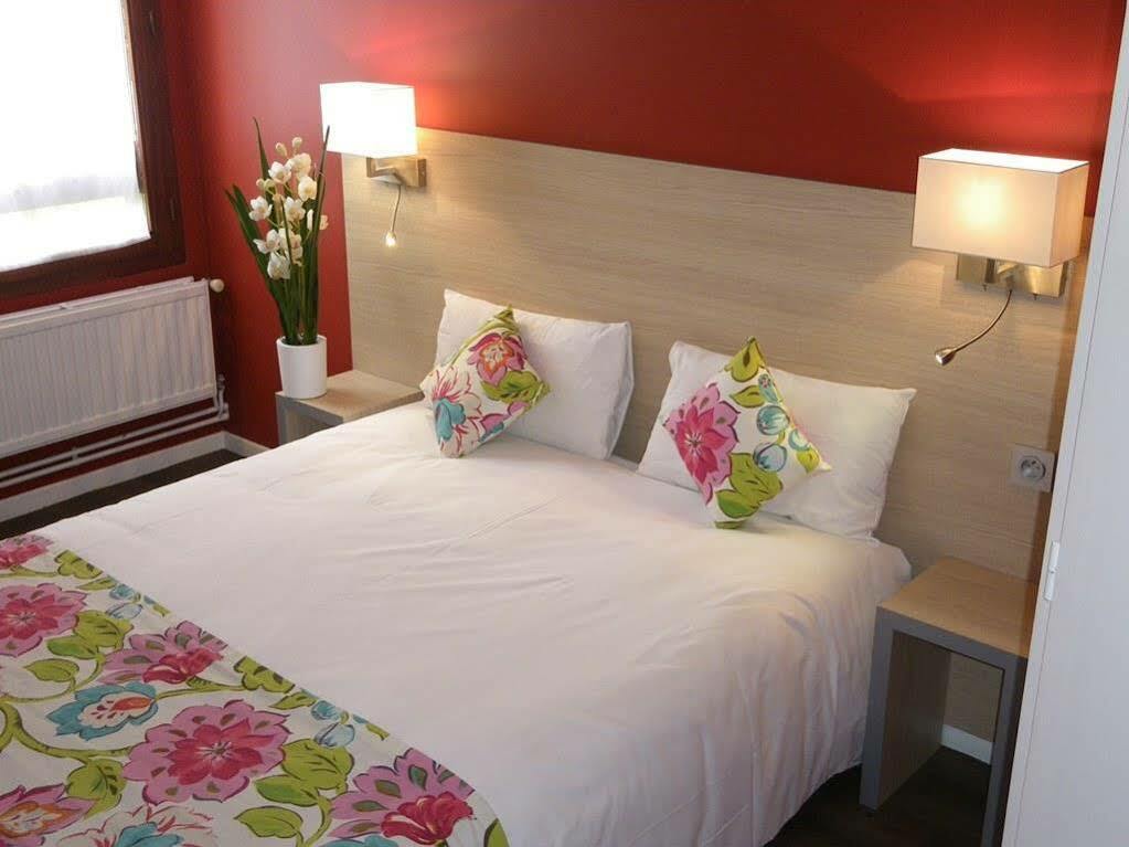 Logis Cris Hotel Et Restaurant, Lyon Sud-Est Corbas Εξωτερικό φωτογραφία